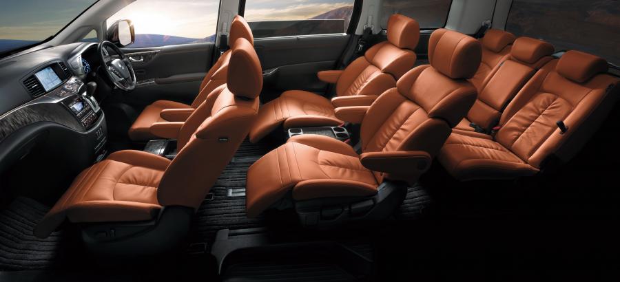 Интерьер Nissan Elgrand Highway Star Jet Black Urban Chrome 2018 года  (фото 4 из 4)